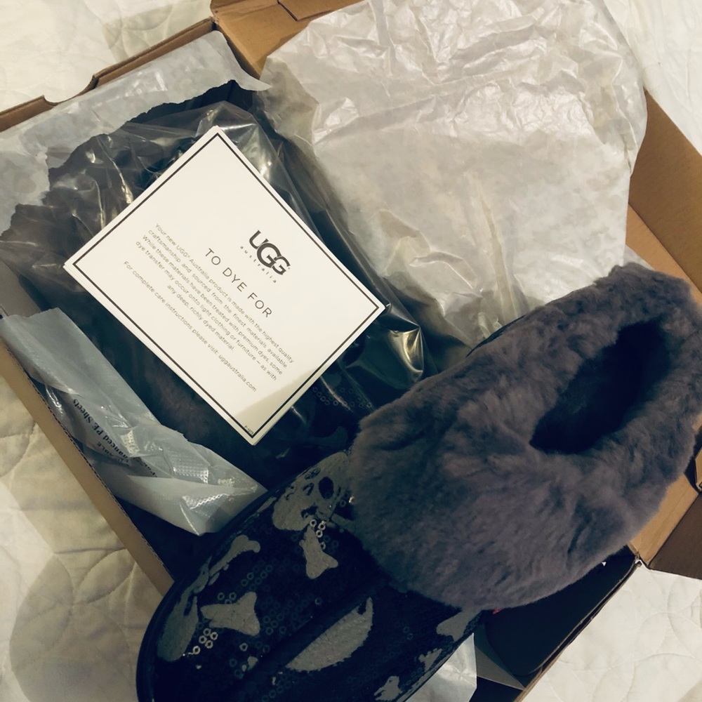 UGG Size 10 NEW sequins,sculls and fur. So Stinking Cute and comfy! Never Worn!
